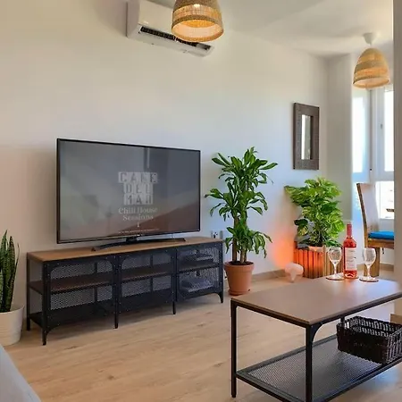 Nice Central Studio, Renovated And With Views. Town Center. * Torremolinos
