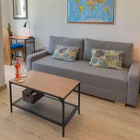 Nice Central Studio, Renovated And With Views. Town Center.