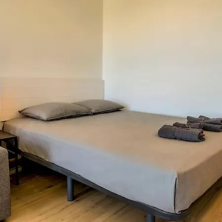 Nice Central Studio, Renovated And With Views. Town Center.