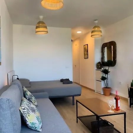 Nice Central Studio, Renovated And With Views. Town Center. Apartamento *