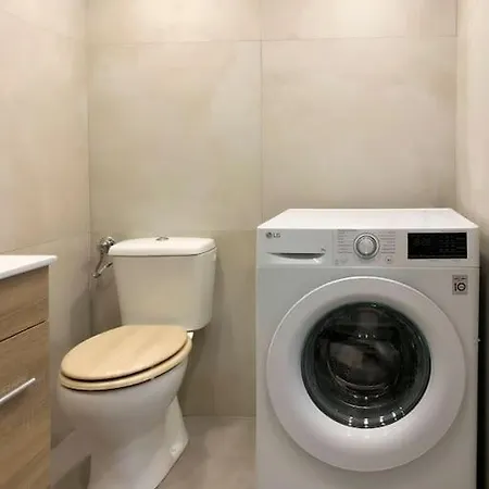 Nice Central Studio, Renovated And With Views. Town Center. *